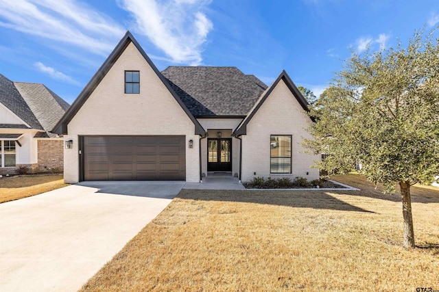 view of front facade featuring a garage and a front lawn