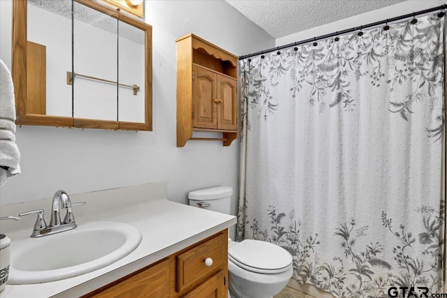 412 Peach Tree Dr, Palestine, TX 75803 - full bathroom featuring a textured ceiling, vanity, and curtained shower