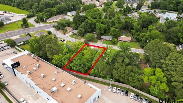 1612 Woodland Hills Dr, Tyler, TX 75701 - aerial overview of property's location with property boundaries highlighted