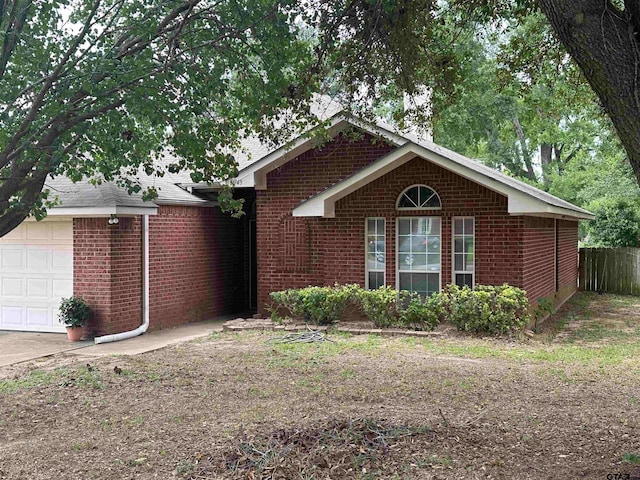 view of front facade featuring a garage