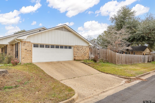 view of front facade with a garage and a front yard