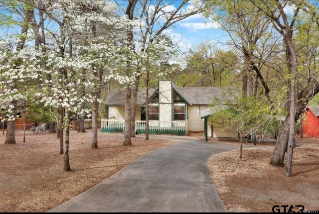 view of front of property