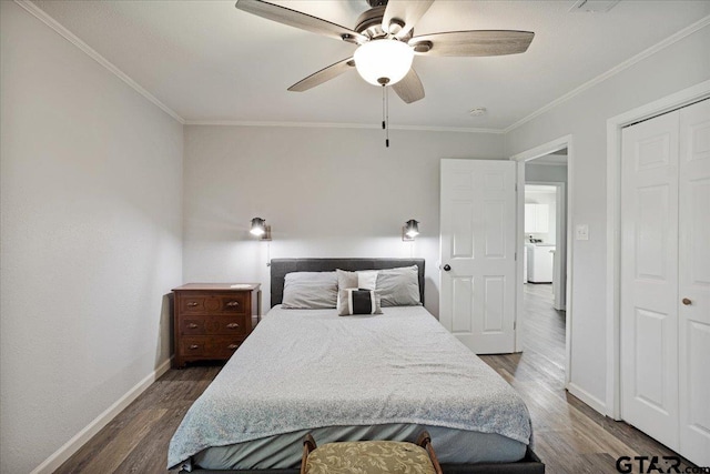 3268 Farm Rd Unit 1487, Bogata, TX 75417 - bedroom featuring dark wood-style flooring, crown molding, a ceiling fan, and a closet