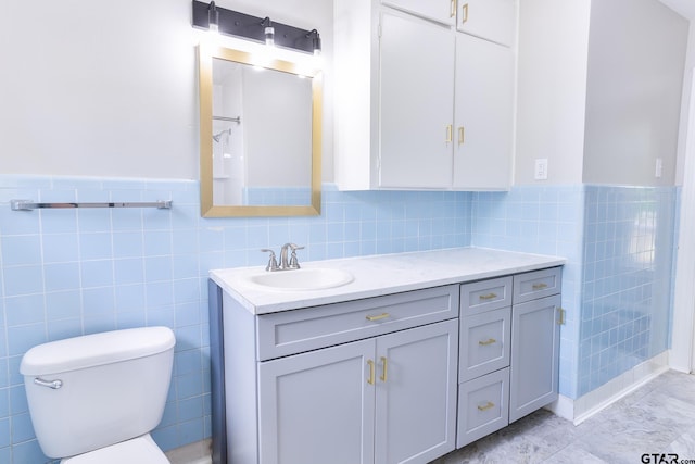 620 Dulse St, Tyler, TX 75701 - full bathroom featuring tile walls, vanity, and wainscoting