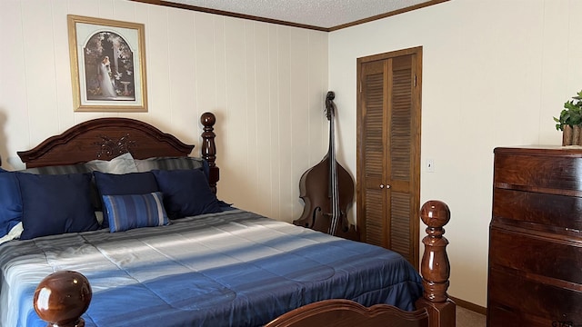 bedroom with crown molding, a closet, and a textured ceiling