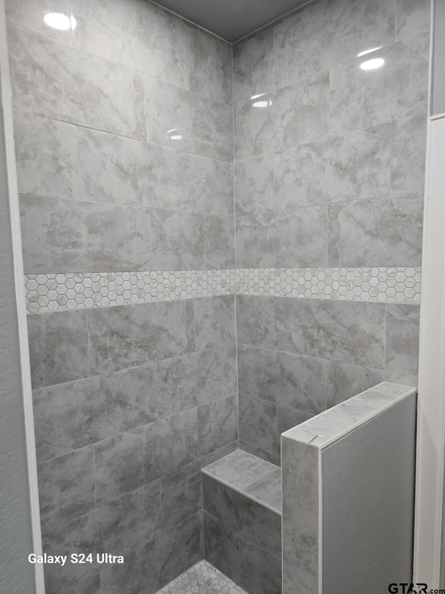 913 Alex Dr, Whitehouse, TX 75791 - bathroom with a tile shower