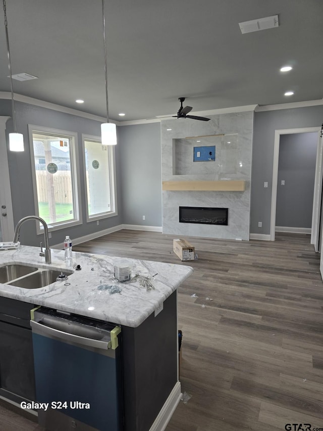 913 Alex Dr, Whitehouse, TX 75791 - kitchen with dishwashing machine, crown molding, a fireplace, ceiling fan, and recessed lighting