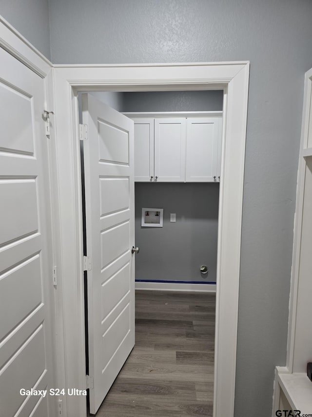 913 Alex Dr, Whitehouse, TX 75791 - corridor featuring wood finished floors