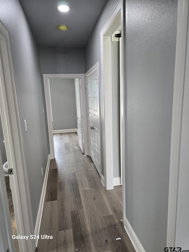 913 Alex Dr, Whitehouse, TX 75791 - hallway featuring dark wood finished floors and baseboards