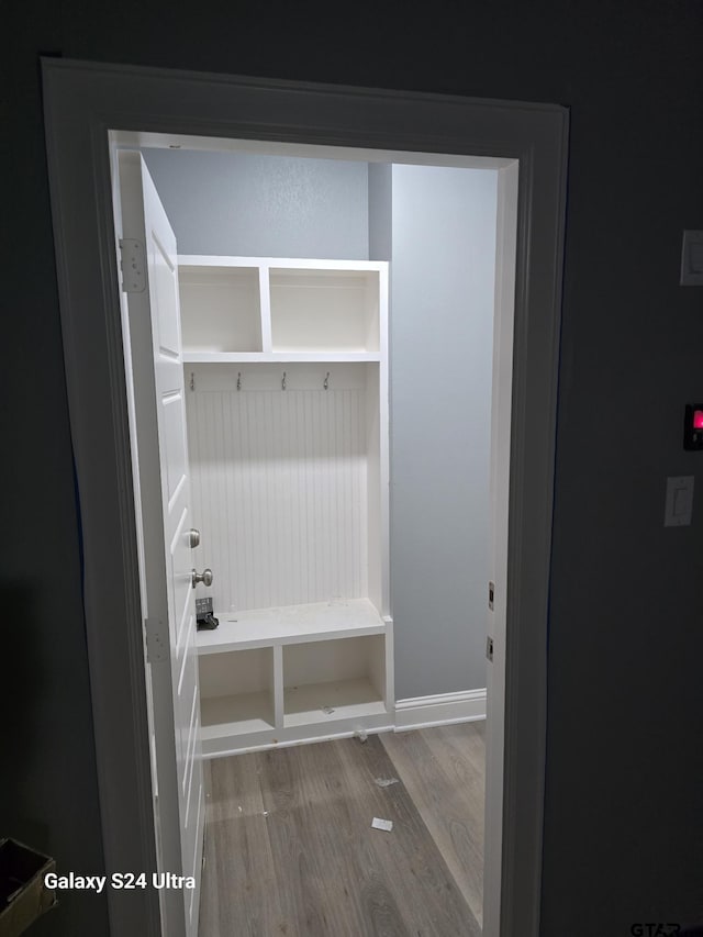 913 Alex Dr, Whitehouse, TX 75791 - mudroom featuring wood finished floors and baseboards