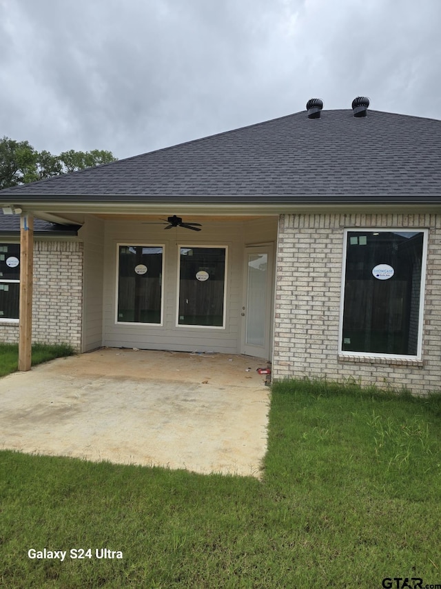 913 Alex Dr, Whitehouse, TX 75791 - doorway to property featuring roof with shingles, a patio area, brick siding, ceiling fan, and a yard