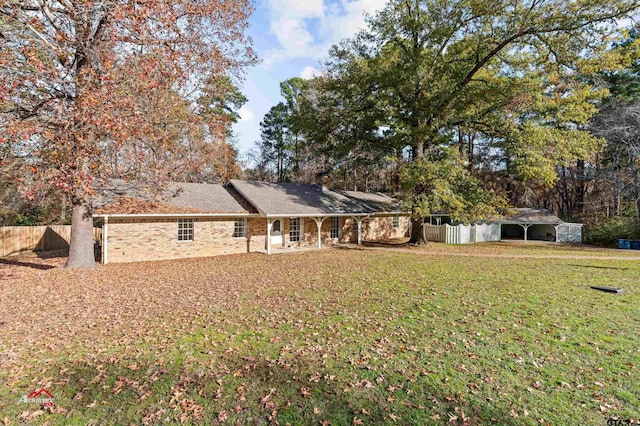 view of front of property with a front yard