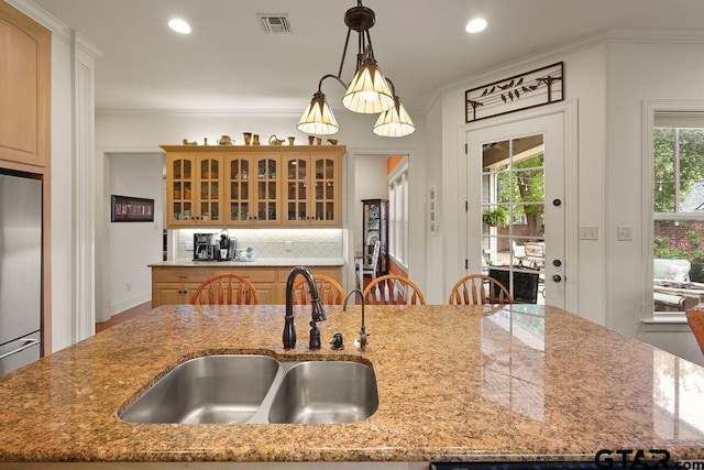 4007 Spartanburg Ln, Tyler, TX 75701 - kitchen featuring a sink, stainless steel fridge, decorative light fixtures, tasteful backsplash, and an island with sink