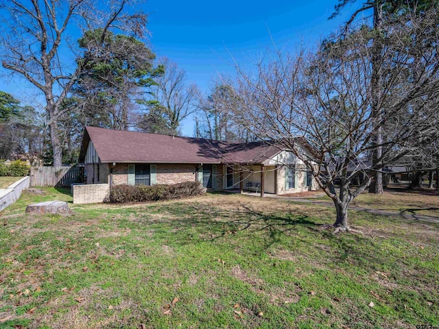 ranch-style home featuring a front yard