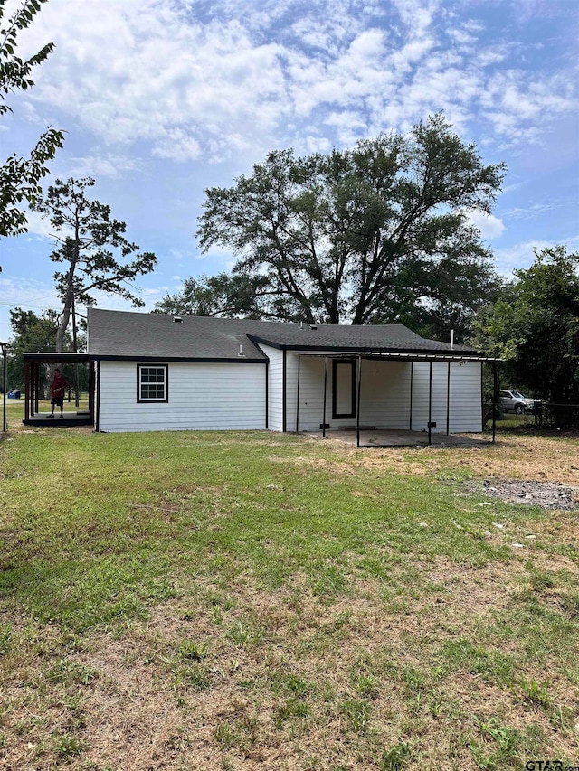 view of yard featuring a carport