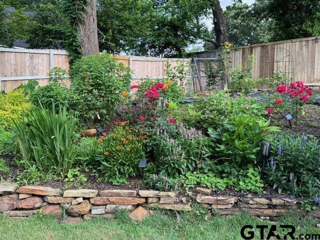view of yard featuring fence