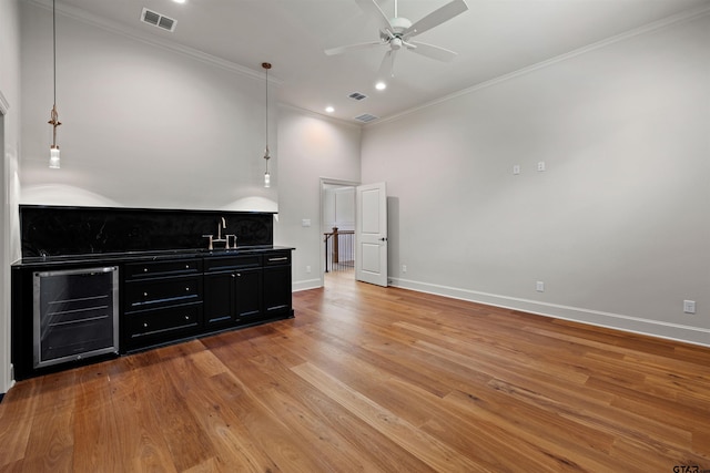 8810 Wilder Trl, Tyler, TX 75703 - kitchen featuring dark cabinets, a ceiling fan, crown molding, light wood-type flooring, and recessed lighting