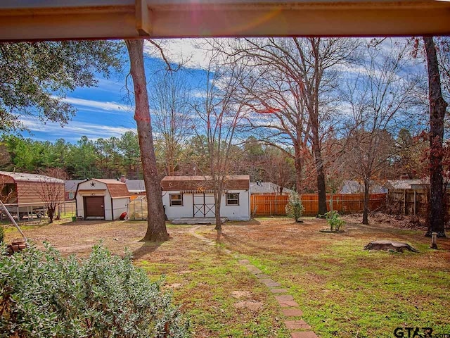 view of yard with a shed