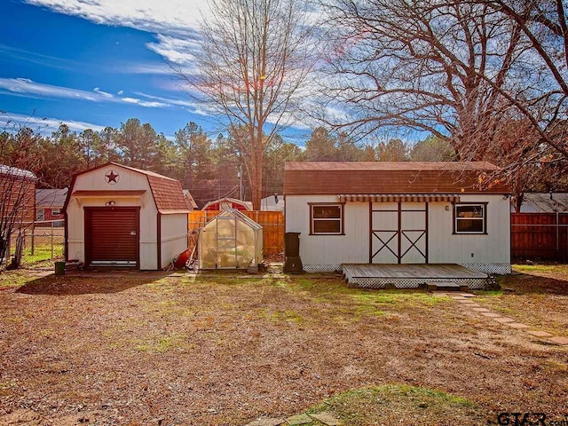 view of yard with an outdoor structure