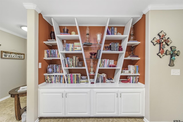 18058 Whispering Pines Rd, Flint, TX 75762 - detailed view of ornamental molding and baseboards
