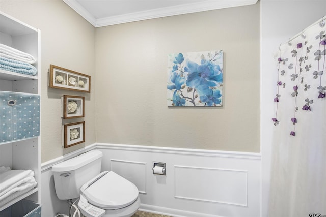 18058 Whispering Pines Rd, Flint, TX 75762 - full bath featuring ornamental molding, wainscoting, and a decorative wall