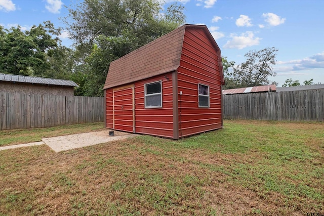 view of outdoor structure featuring a yard