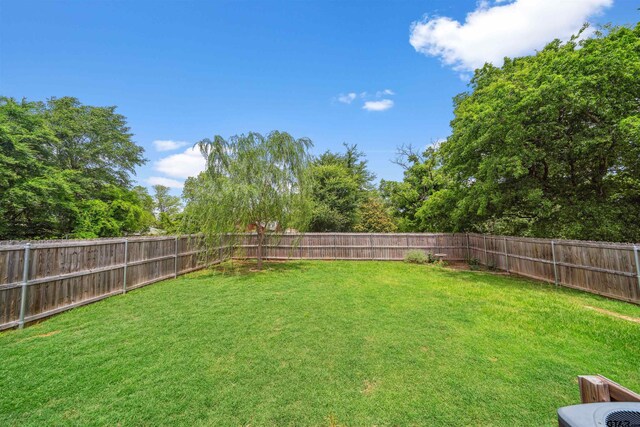 811 W 27th St, Tyler, TX 75702 - view of yard