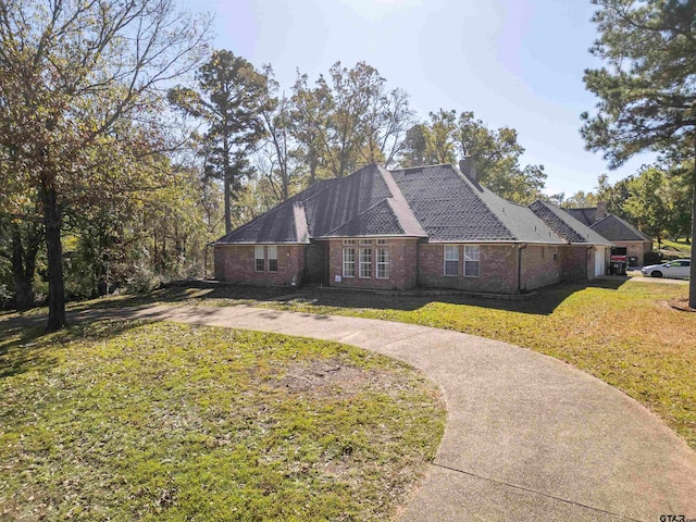 view of front of home with a front lawn