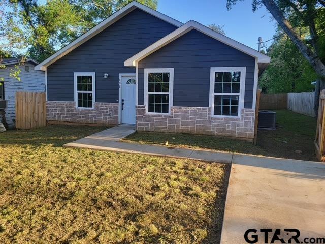 208 Lenox, Pittsburg, TX 75686 - photo 1