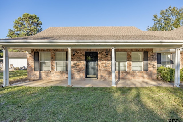 rear view of house featuring a lawn