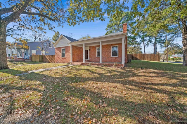 view of front of home featuring a front yard