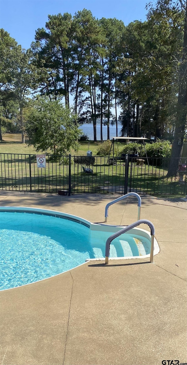 view of swimming pool