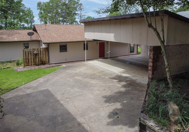 2759 Lake Breeze Dr, Chandler, TX 75758 - view of front facade with driveway, a carport, and a shingled roof
