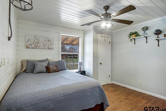 bedroom featuring ornamental molding, hardwood / wood-style floors, and ceiling fan