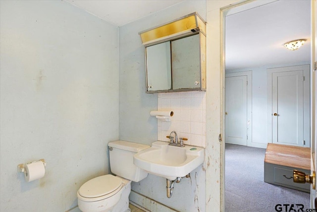 bathroom featuring sink and toilet