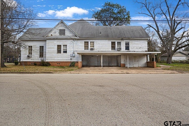 view of front of property featuring a carport