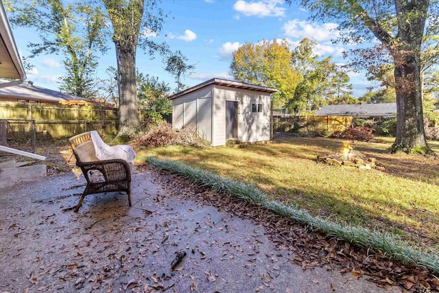 view of yard with a shed