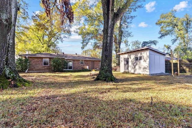 view of yard with a storage shed