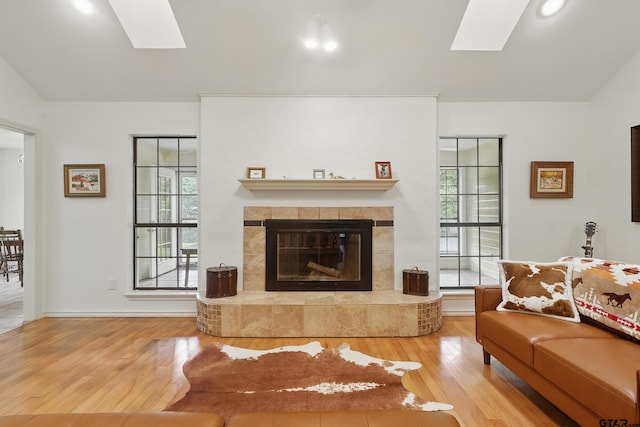 414 Winding Ln, Mount Vernon, TX 75457 - living room with a skylight, wood finished floors, plenty of natural light, and vaulted ceiling