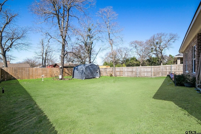 view of yard featuring a fenced backyard