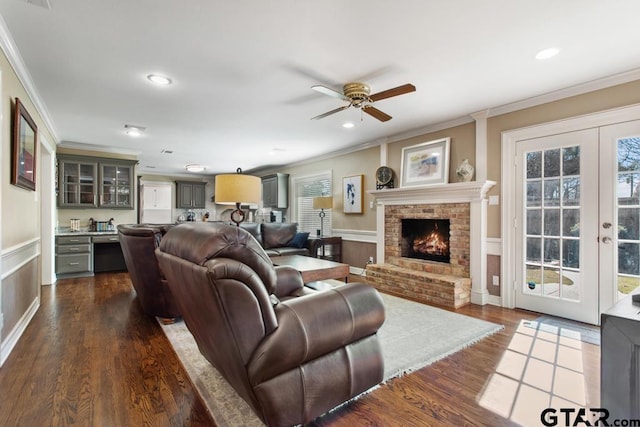 living room featuring ceiling fan, dark hardwood / wood-style floors, and ornamental molding