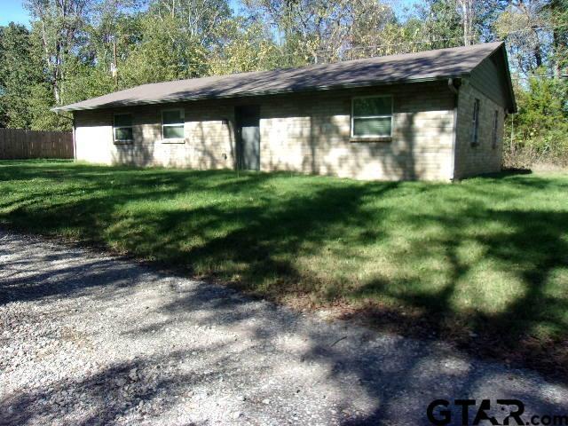 view of front facade with fence and a front lawn