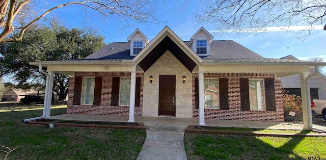 view of front of house with a front lawn