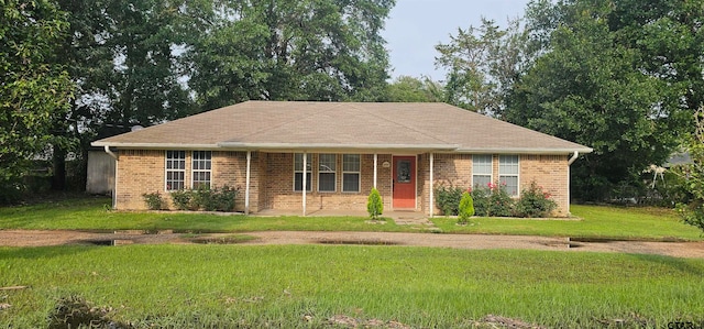 single story home featuring a front lawn