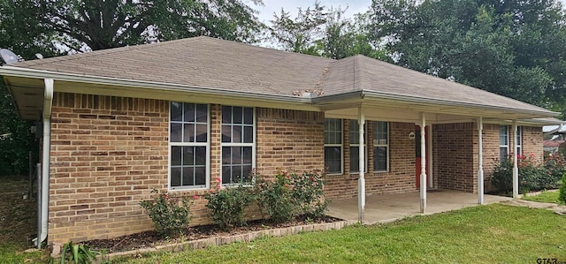 view of front of property with a front yard and a patio