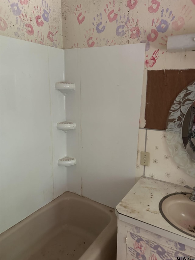 524 E San Antonio St, Alto, TX 75925 - bathroom with a bathtub, wallpapered walls, and vanity