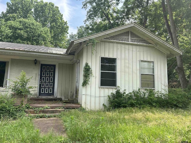 524 E San Antonio St, Alto, TX 75925 - view of front of home with board and batten siding and metal roof