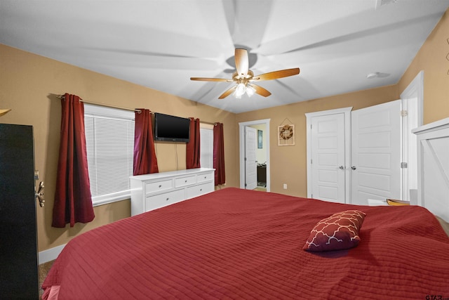 bedroom with ceiling fan