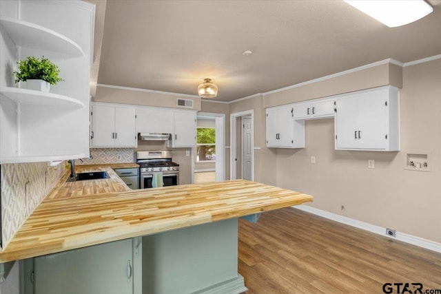 1330 Graham Dr, Tyler, TX 75701 - kitchen featuring a sink, white cabinetry, baseboards, under cabinet range hood, and gas stove