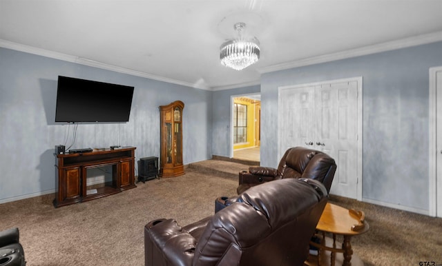 living room with a chandelier, crown molding, and carpet floors